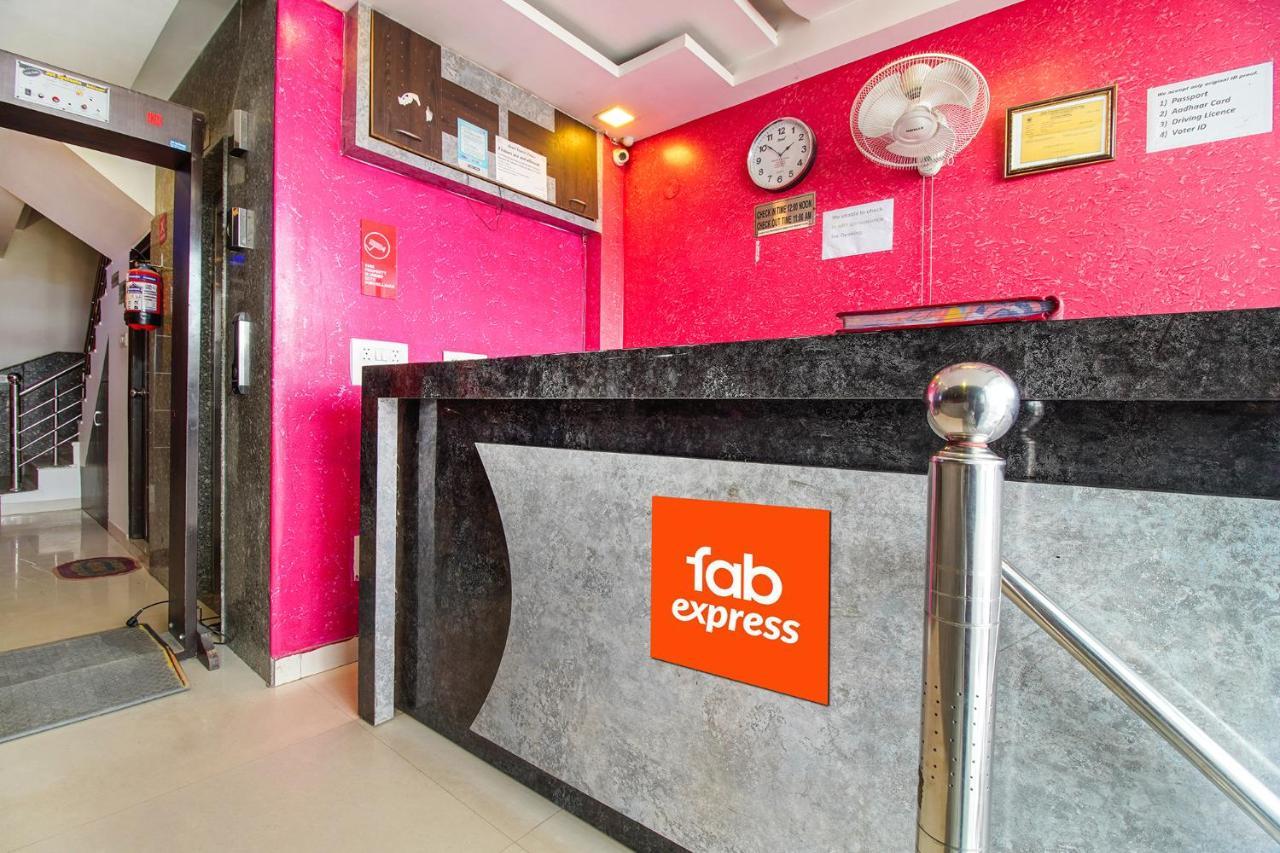 Fabexpress Tp Suite Near Igi Airport New Delhi Exterior photo