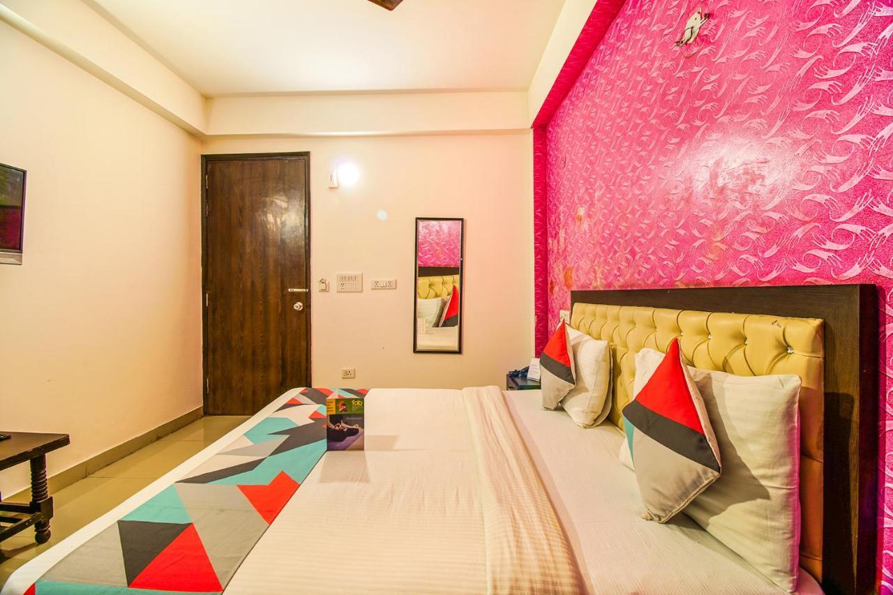 Fabexpress Tp Suite Near Igi Airport New Delhi Exterior photo